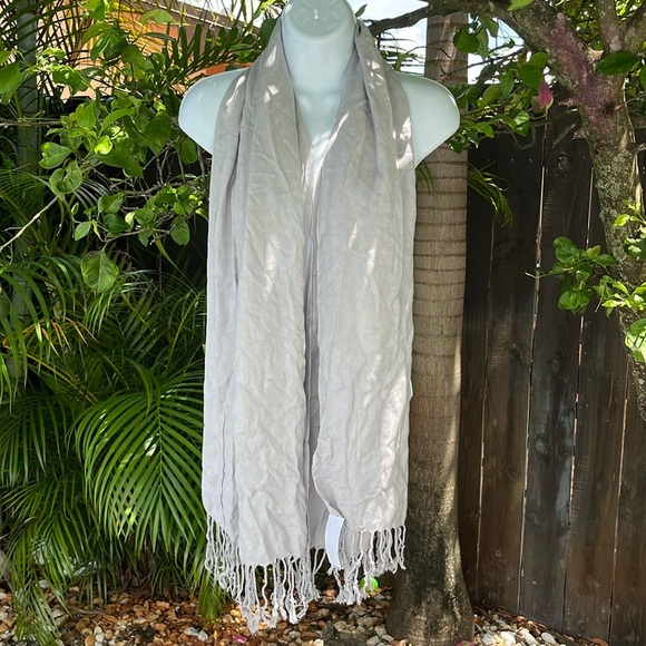 Light Gray Scarf With Fringes - Picture 1 of 4